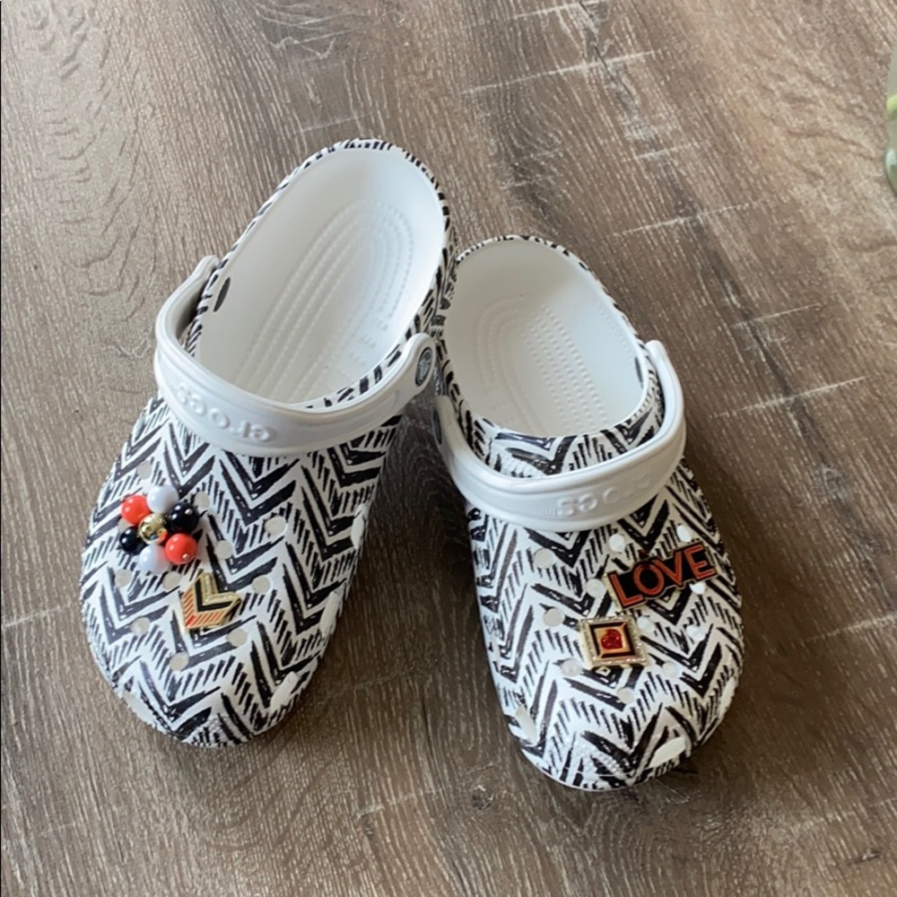 Drew Barrymore x Crocs